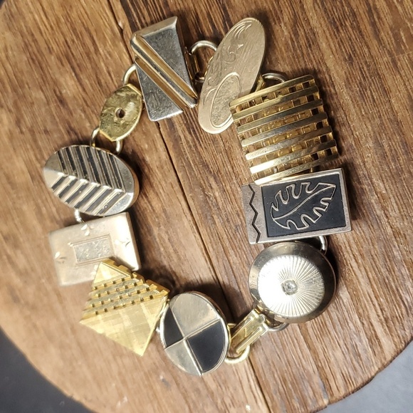 B0507 stunning antique cufflink bracelet for collector rare find